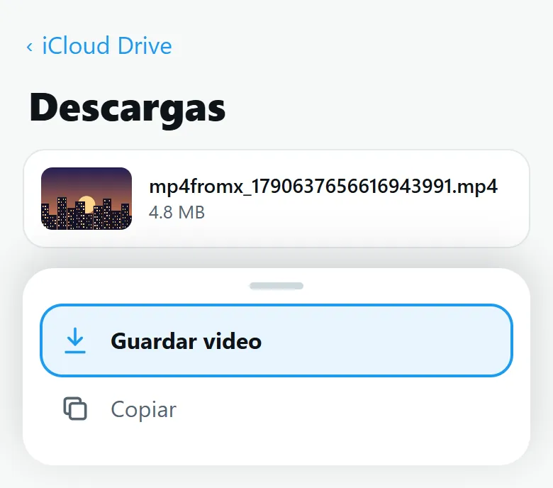 App Archivos en iPhone: carpeta Descargas con Guardar video resaltado